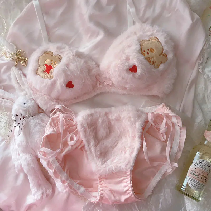 Flauschiger Liebesbär. Dessous-Set BH und Höschen