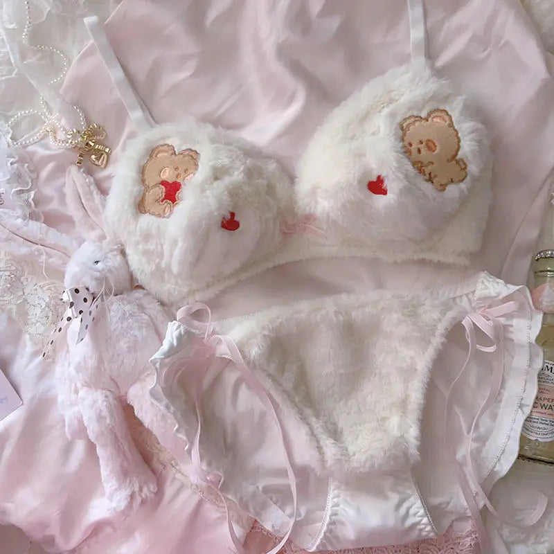 Flauschiger Liebesbär. Dessous-Set BH und Höschen